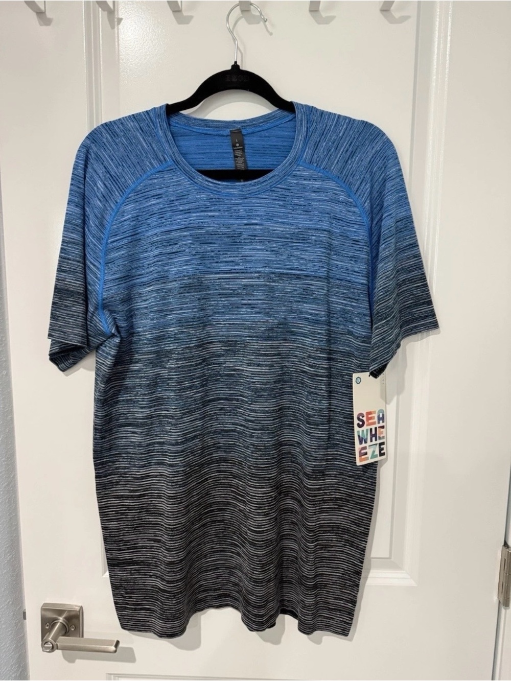 NWT 2018 Lululemon
Seawheeze Shirt - Men's Large, Metal Vent Tech SS